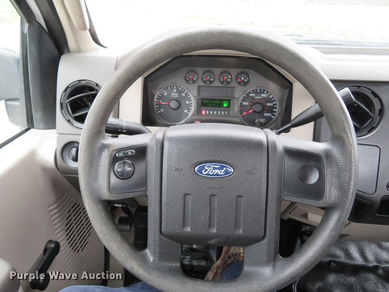 image for item HV9746 2008 Ford F250  Super Duty XL  utility bed pickup truck