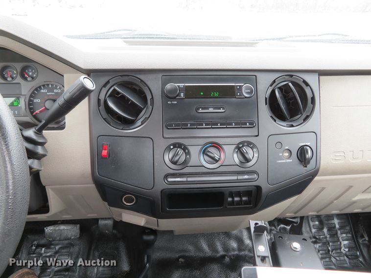 image for item HV9746 2008 Ford F250  Super Duty XL  utility bed pickup truck