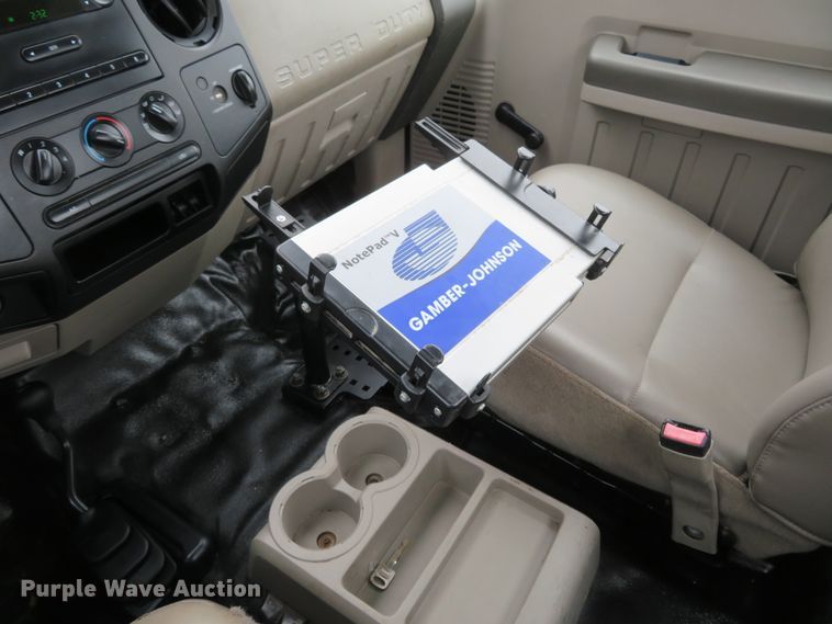 image for item HV9746 2008 Ford F250  Super Duty XL  utility bed pickup truck