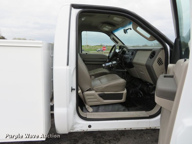 image for item HV9746 2008 Ford F250  Super Duty XL  utility bed pickup truck