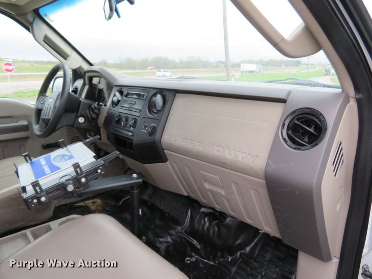 image for item HV9746 2008 Ford F250  Super Duty XL  utility bed pickup truck