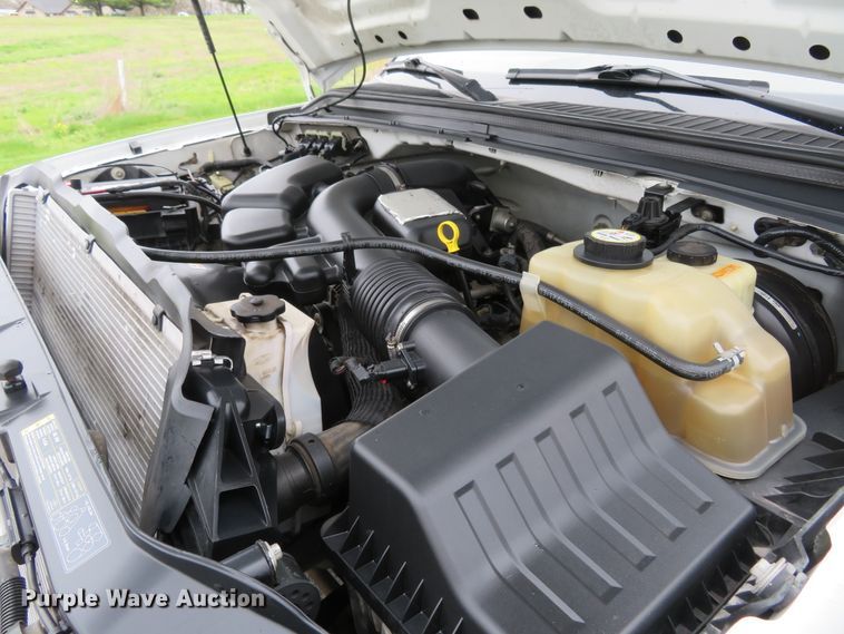 image for item HV9746 2008 Ford F250  Super Duty XL  utility bed pickup truck