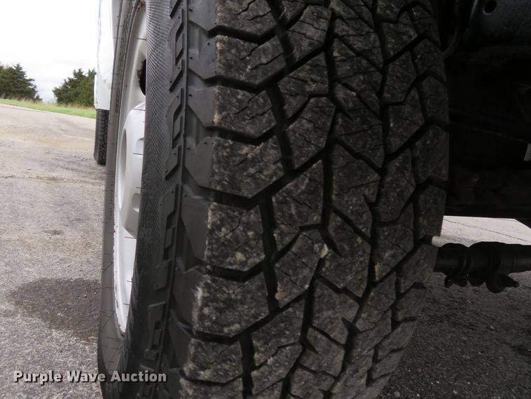 image for item HV9746 2008 Ford F250  Super Duty XL  utility bed pickup truck