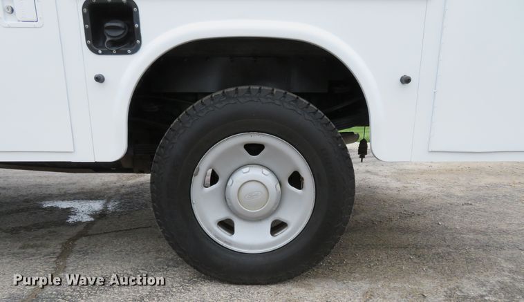 image for item HV9746 2008 Ford F250  Super Duty XL  utility bed pickup truck