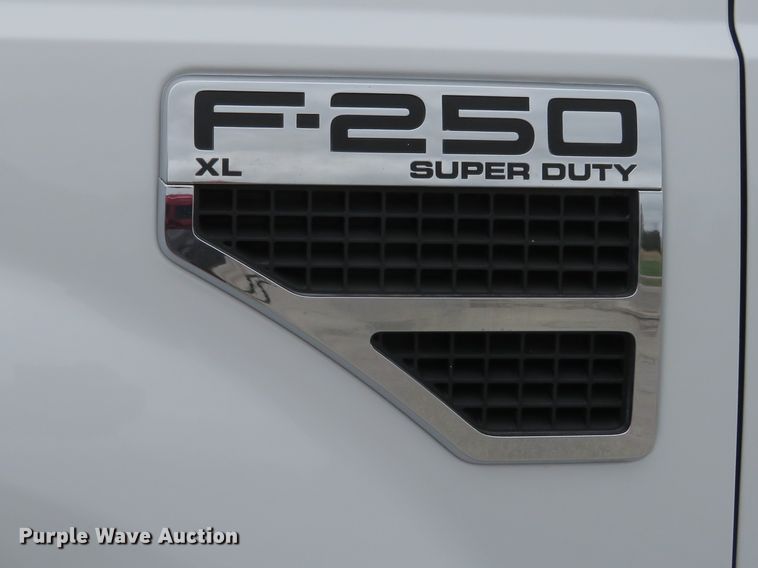 image for item HV9746 2008 Ford F250  Super Duty XL  utility bed pickup truck