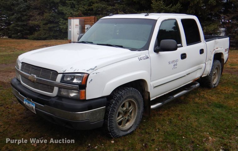 image for item II9818 2004 Chevrolet Silverado 1500  Crew Cab pickup truck