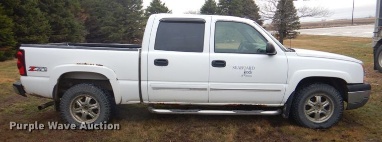 image for item II9818 2004 Chevrolet Silverado 1500  Crew Cab pickup truck