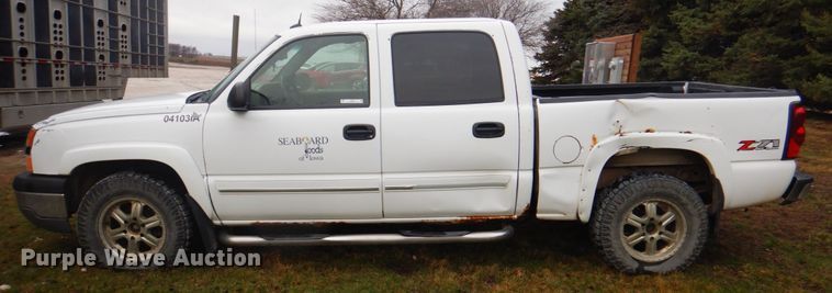 image for item II9818 2004 Chevrolet Silverado 1500  Crew Cab pickup truck