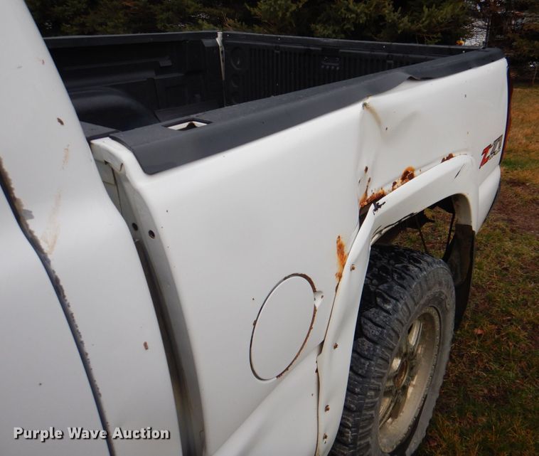 image for item II9818 2004 Chevrolet Silverado 1500  Crew Cab pickup truck