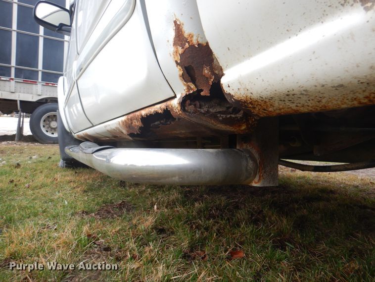 image for item II9818 2004 Chevrolet Silverado 1500  Crew Cab pickup truck