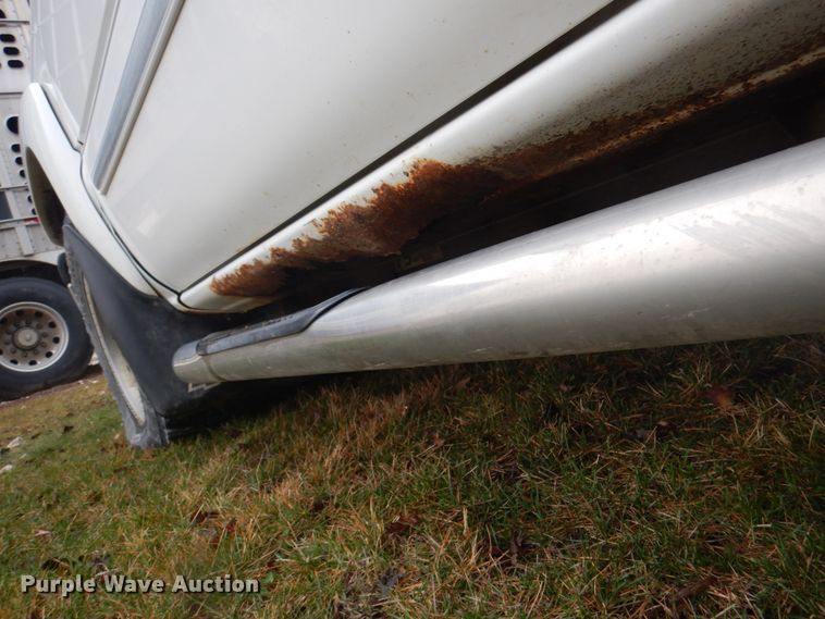 image for item II9818 2004 Chevrolet Silverado 1500  Crew Cab pickup truck