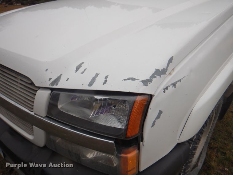 image for item II9818 2004 Chevrolet Silverado 1500  Crew Cab pickup truck