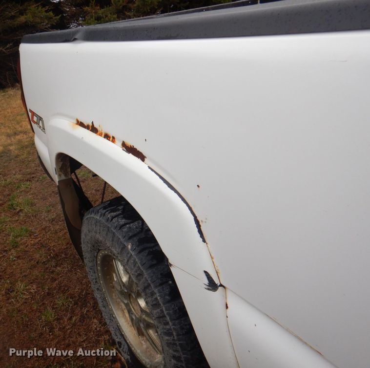 image for item II9818 2004 Chevrolet Silverado 1500  Crew Cab pickup truck