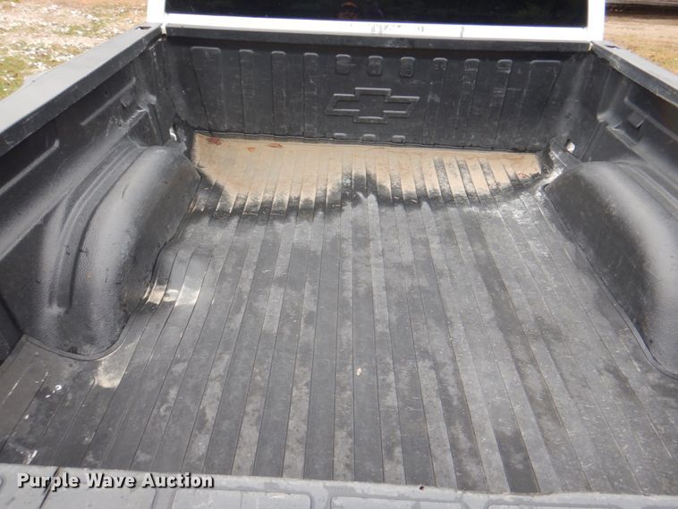 image for item II9818 2004 Chevrolet Silverado 1500  Crew Cab pickup truck