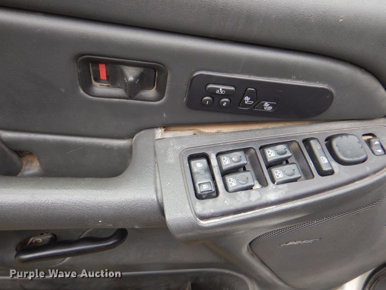 image for item II9818 2004 Chevrolet Silverado 1500  Crew Cab pickup truck