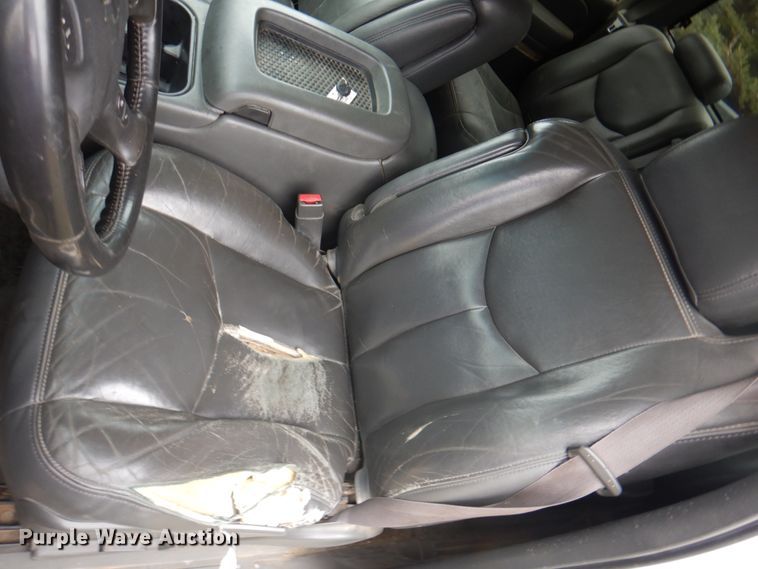 image for item II9818 2004 Chevrolet Silverado 1500  Crew Cab pickup truck