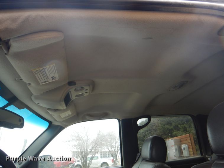 image for item II9818 2004 Chevrolet Silverado 1500  Crew Cab pickup truck