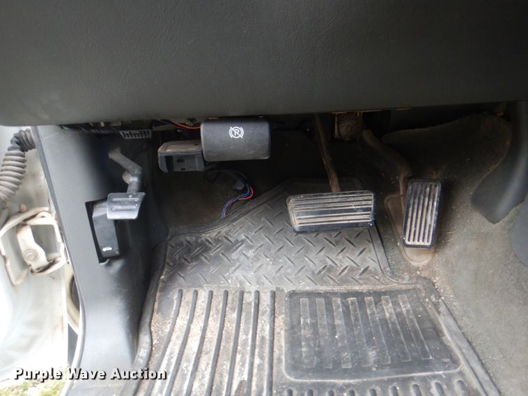 image for item II9818 2004 Chevrolet Silverado 1500  Crew Cab pickup truck