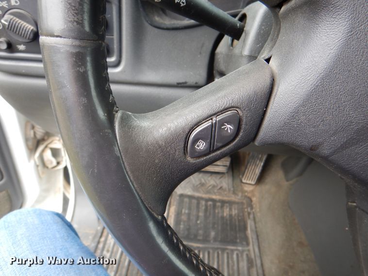 image for item II9818 2004 Chevrolet Silverado 1500  Crew Cab pickup truck