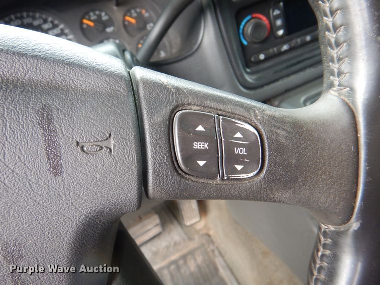 image for item II9818 2004 Chevrolet Silverado 1500  Crew Cab pickup truck