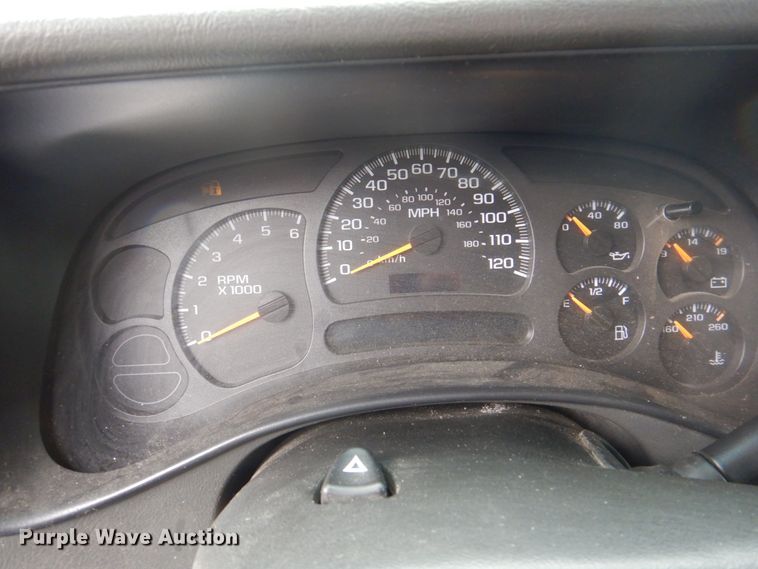 image for item II9818 2004 Chevrolet Silverado 1500  Crew Cab pickup truck