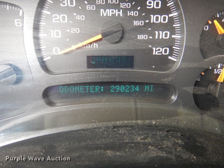 image for item II9818 2004 Chevrolet Silverado 1500  Crew Cab pickup truck