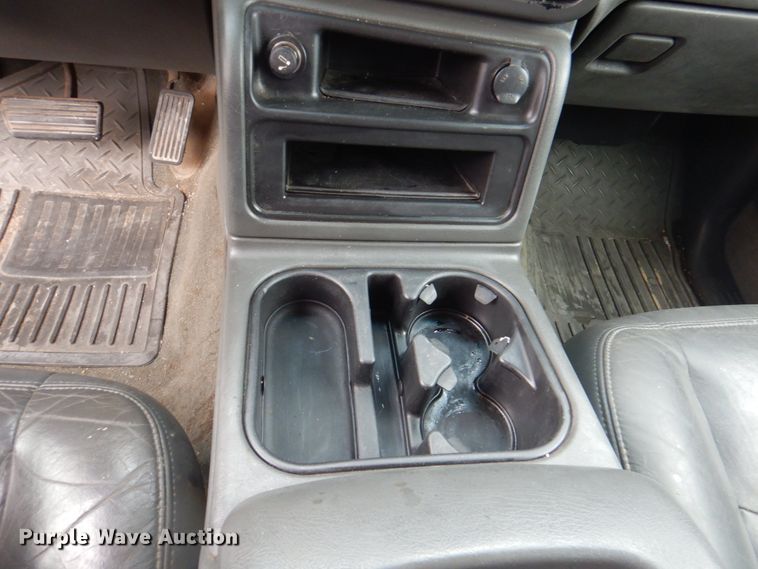 image for item II9818 2004 Chevrolet Silverado 1500  Crew Cab pickup truck