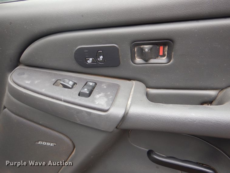 image for item II9818 2004 Chevrolet Silverado 1500  Crew Cab pickup truck