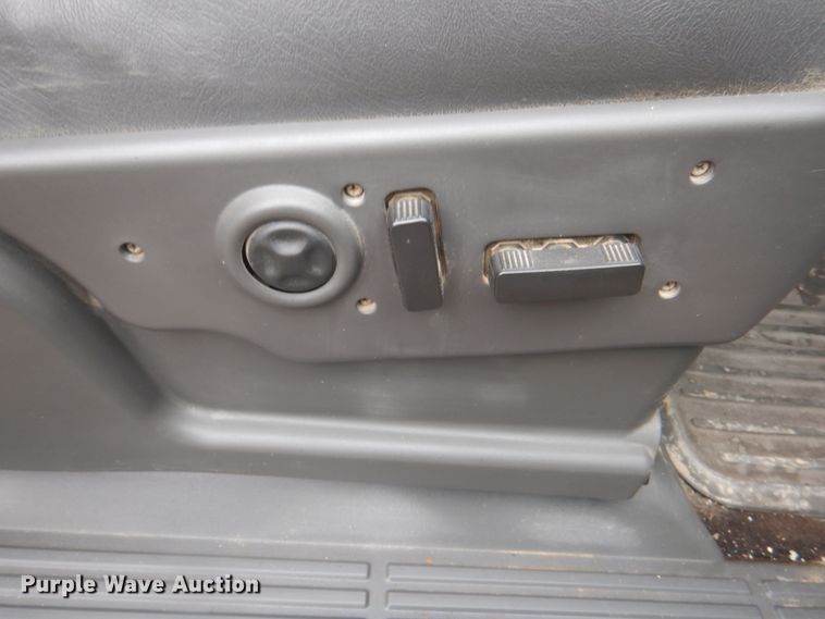 image for item II9818 2004 Chevrolet Silverado 1500  Crew Cab pickup truck