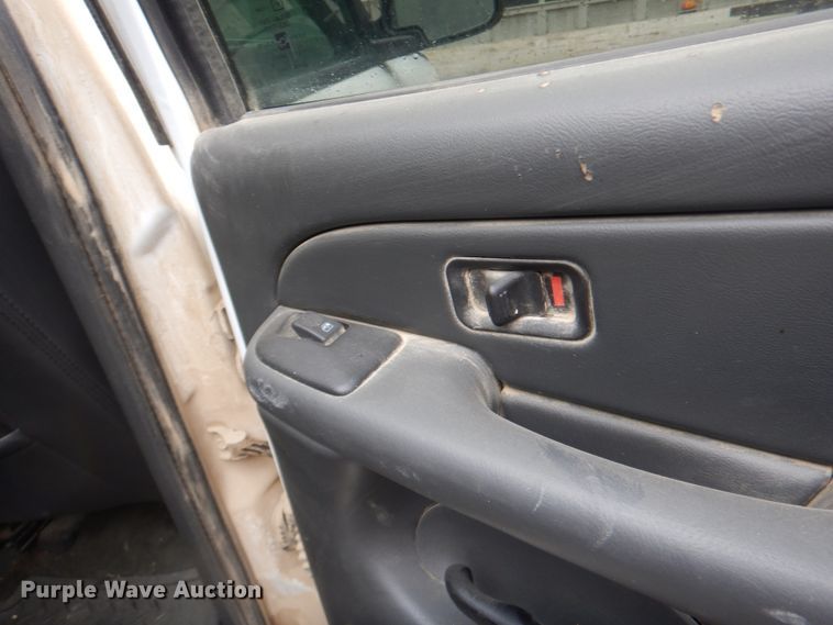 image for item II9818 2004 Chevrolet Silverado 1500  Crew Cab pickup truck