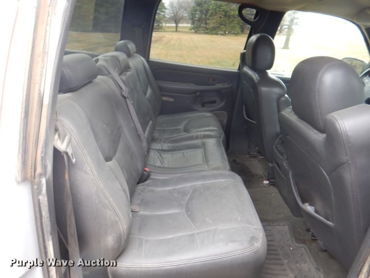 image for item II9818 2004 Chevrolet Silverado 1500  Crew Cab pickup truck