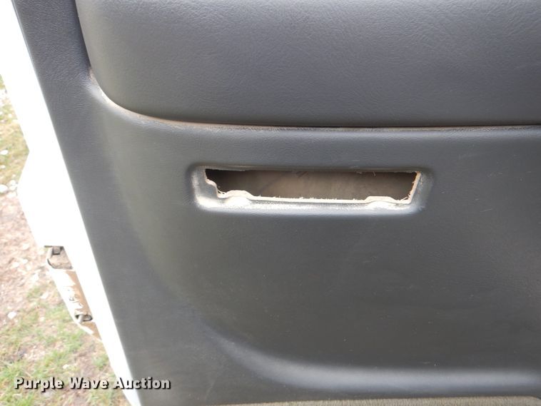 image for item II9818 2004 Chevrolet Silverado 1500  Crew Cab pickup truck