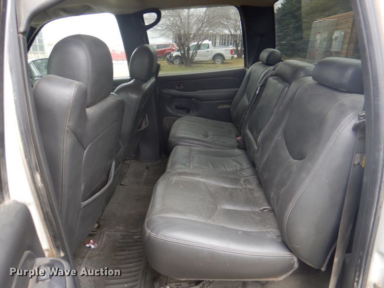 image for item II9818 2004 Chevrolet Silverado 1500  Crew Cab pickup truck