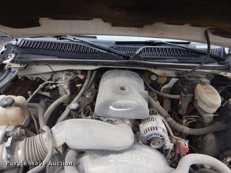 image for item II9818 2004 Chevrolet Silverado 1500  Crew Cab pickup truck