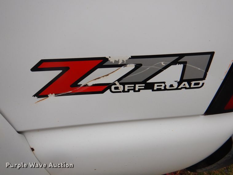 image for item II9818 2004 Chevrolet Silverado 1500  Crew Cab pickup truck