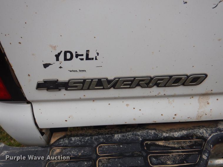 image for item II9818 2004 Chevrolet Silverado 1500  Crew Cab pickup truck