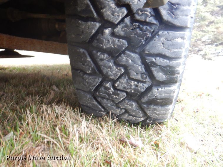 image for item II9818 2004 Chevrolet Silverado 1500  Crew Cab pickup truck