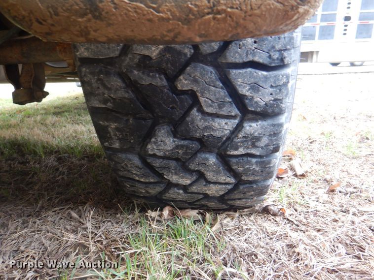 image for item II9818 2004 Chevrolet Silverado 1500  Crew Cab pickup truck