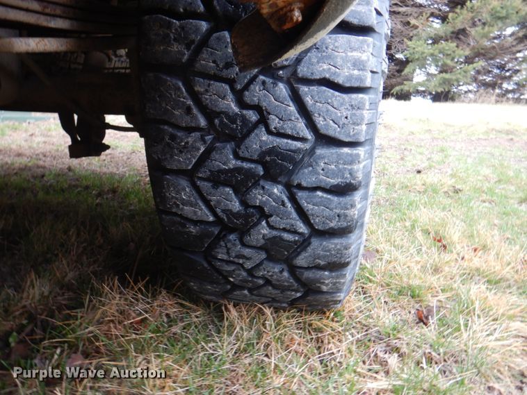 image for item II9818 2004 Chevrolet Silverado 1500  Crew Cab pickup truck