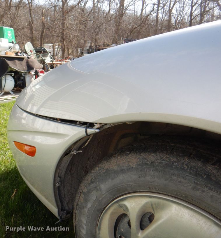 image for item II9860 2001 Saturn SC