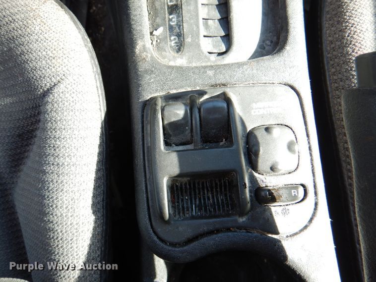 image for item II9860 2001 Saturn SC