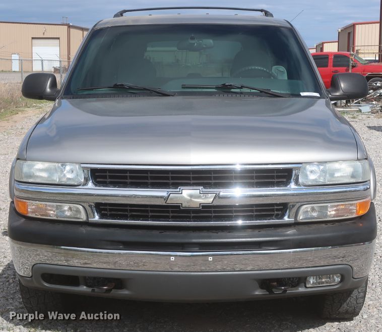 image for item IO9008 2001 Chevrolet Suburban 1500  SUV