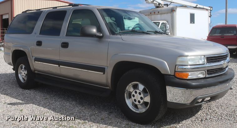 image for item IO9008 2001 Chevrolet Suburban 1500  SUV