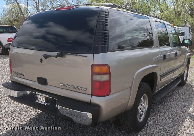 image for item IO9008 2001 Chevrolet Suburban 1500  SUV