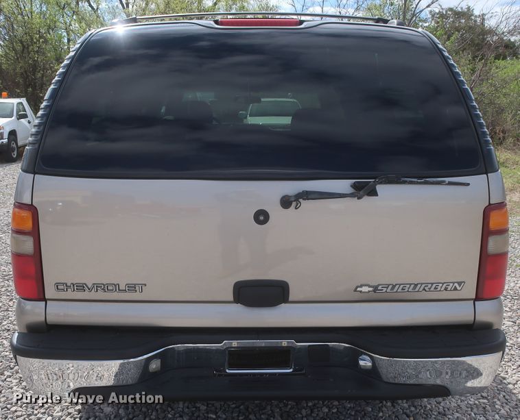 image for item IO9008 2001 Chevrolet Suburban 1500  SUV
