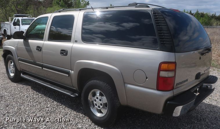 image for item IO9008 2001 Chevrolet Suburban 1500  SUV