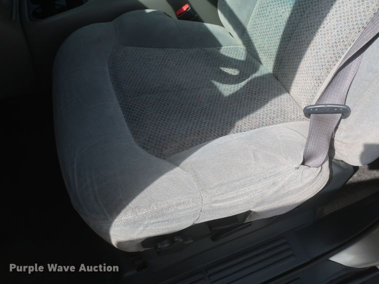 image for item IO9008 2001 Chevrolet Suburban 1500  SUV