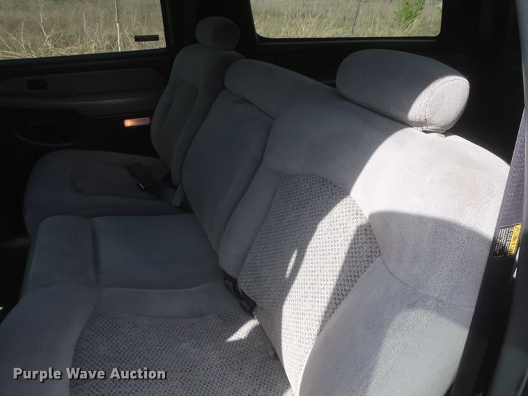 image for item IO9008 2001 Chevrolet Suburban 1500  SUV