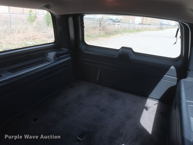 image for item IO9008 2001 Chevrolet Suburban 1500  SUV