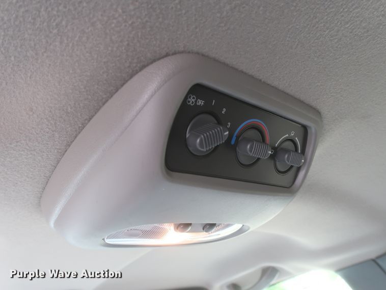 image for item IO9008 2001 Chevrolet Suburban 1500  SUV